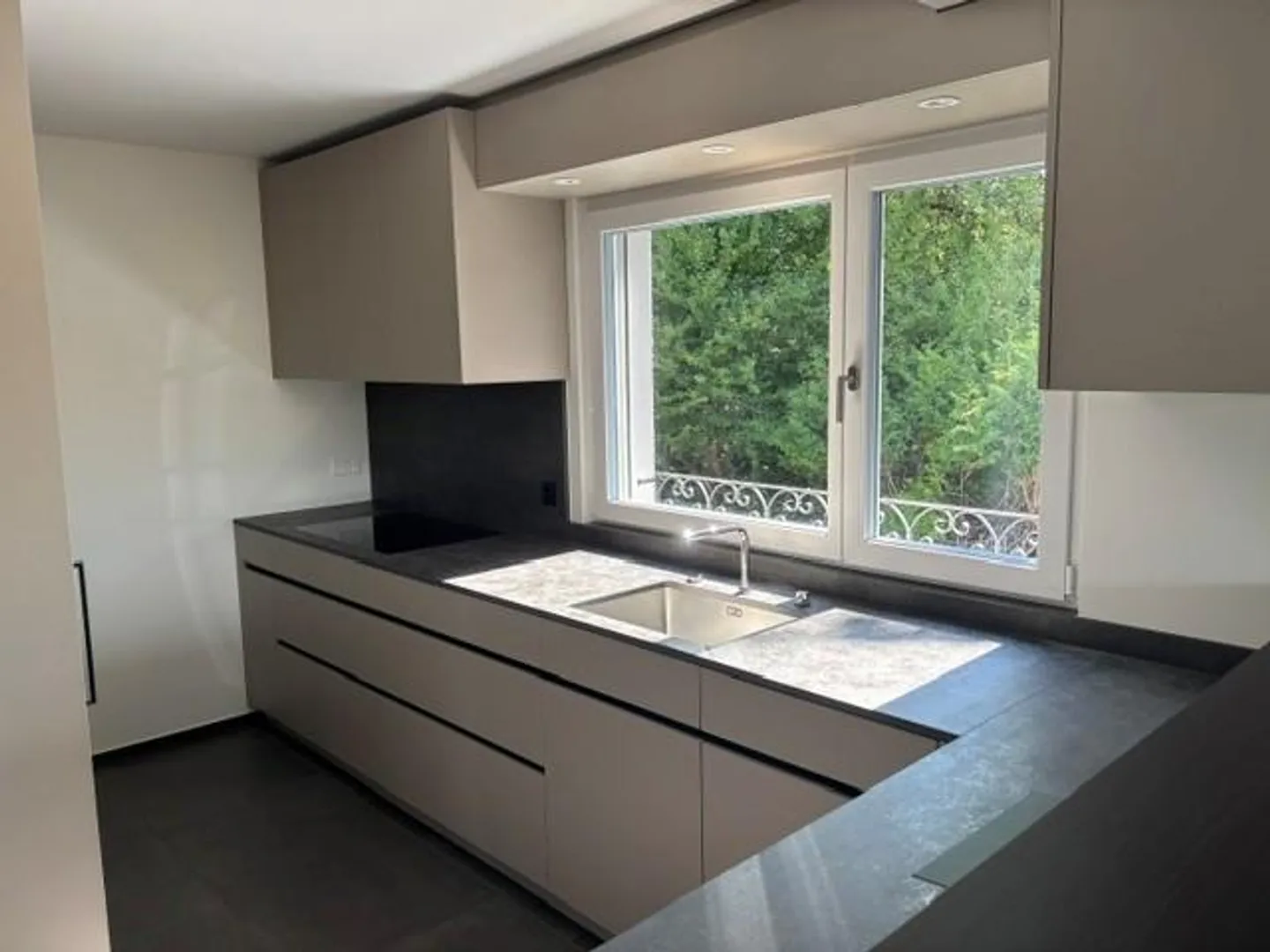 Modern living for low taxes - Photo 6 of 24