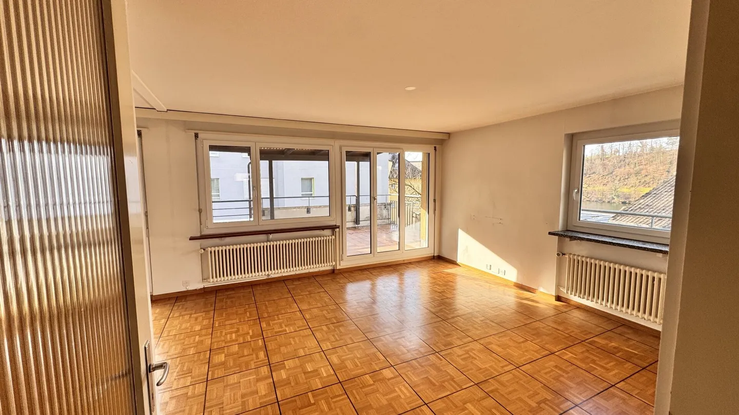 Appartement en attique de 5,5 pièces au centre dans le quartier de Maihof - Photo 2 sur 15