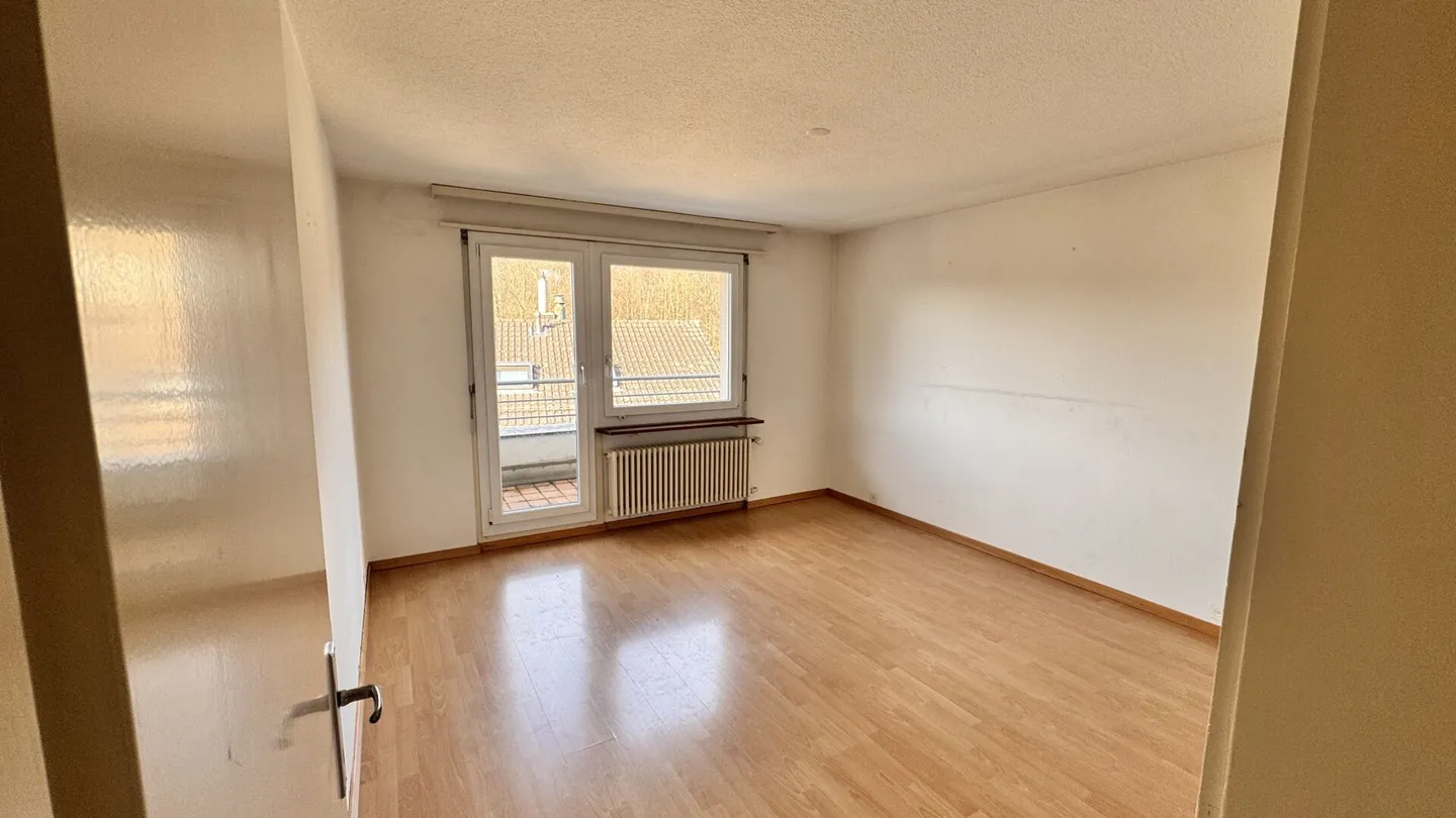 Appartement en attique de 5,5 pièces au centre dans le quartier de Maihof - Photo 4 sur 15