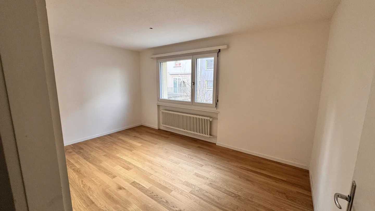Appartement en attique de 5,5 pièces au centre dans le quartier de Maihof - Photo 8 sur 15