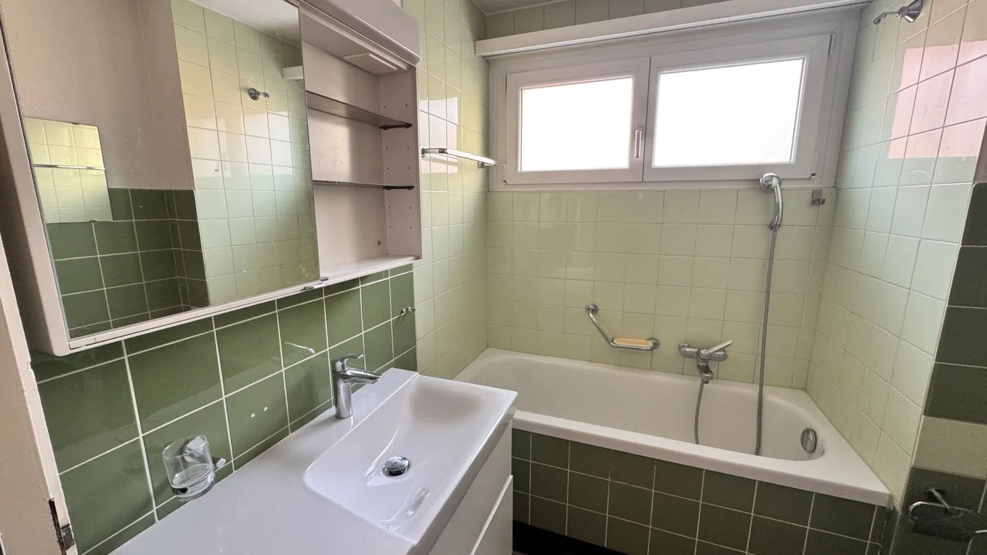 Appartement en attique de 5,5 pièces au centre dans le quartier de Maihof - Photo 11 sur 15