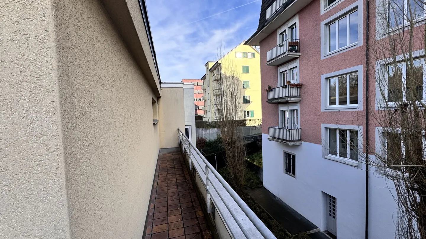 Appartement en attique de 5,5 pièces au centre dans le quartier de Maihof - Photo 13 sur 15