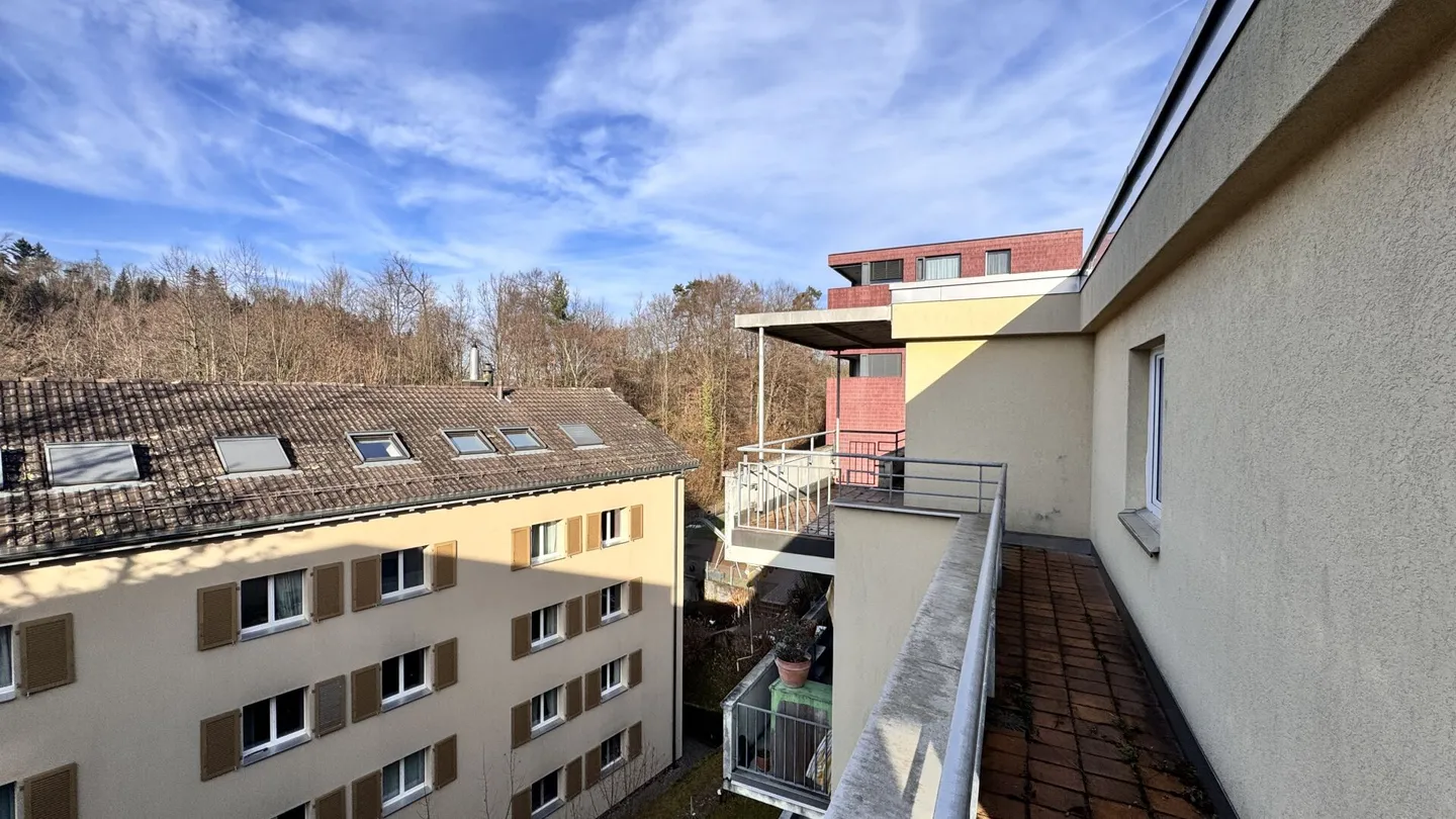 Appartement en attique de 5,5 pièces au centre dans le quartier de Maihof - Photo 15 sur 15
