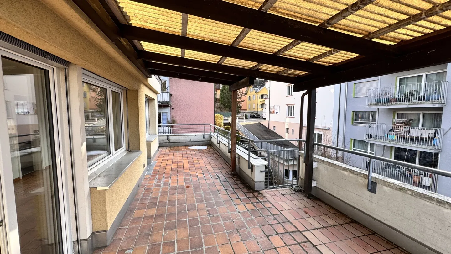 Appartement en attique de 5,5 pièces au centre dans le quartier de Maihof - Photo 14 sur 15