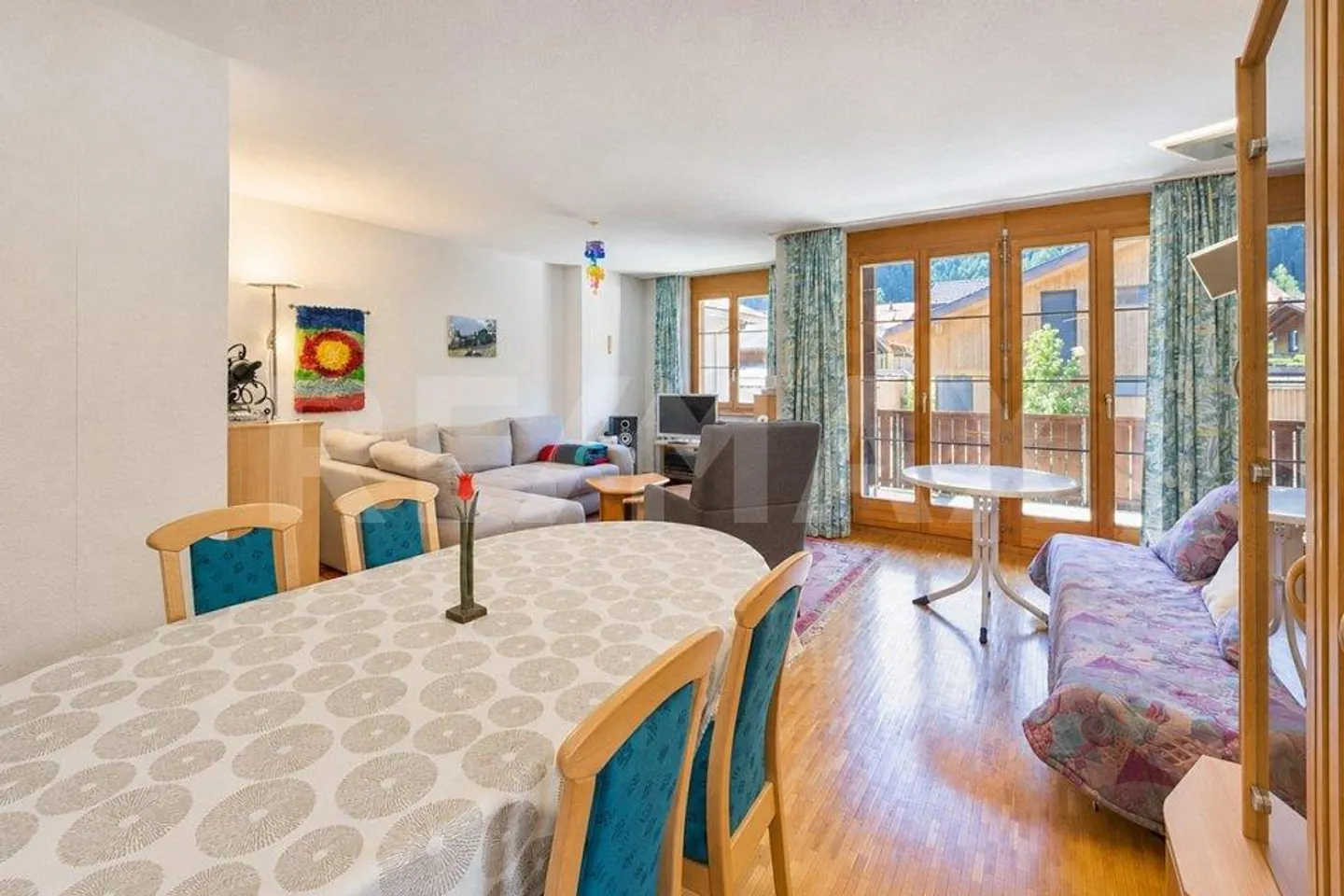Appartement accueillant de 4,5 pièces avec beaucoup de confort de vie à Wilderswil - Photo 2 sur 12