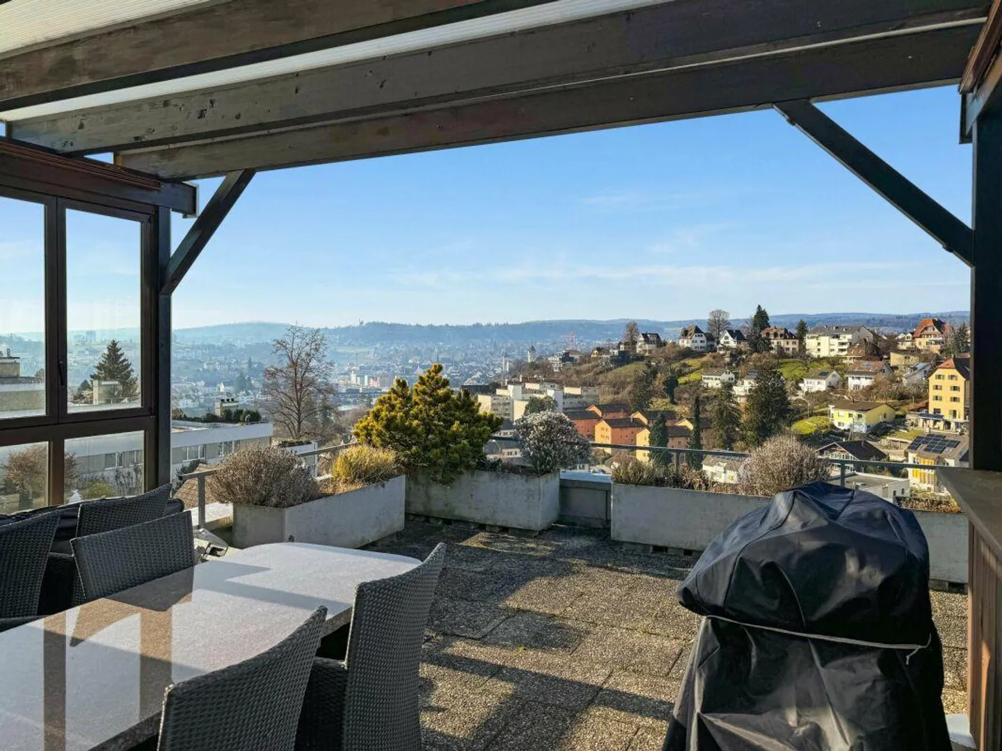 Posizione abitativa unica con grande terrazza e camino per il benessere - Foto 1 di 12