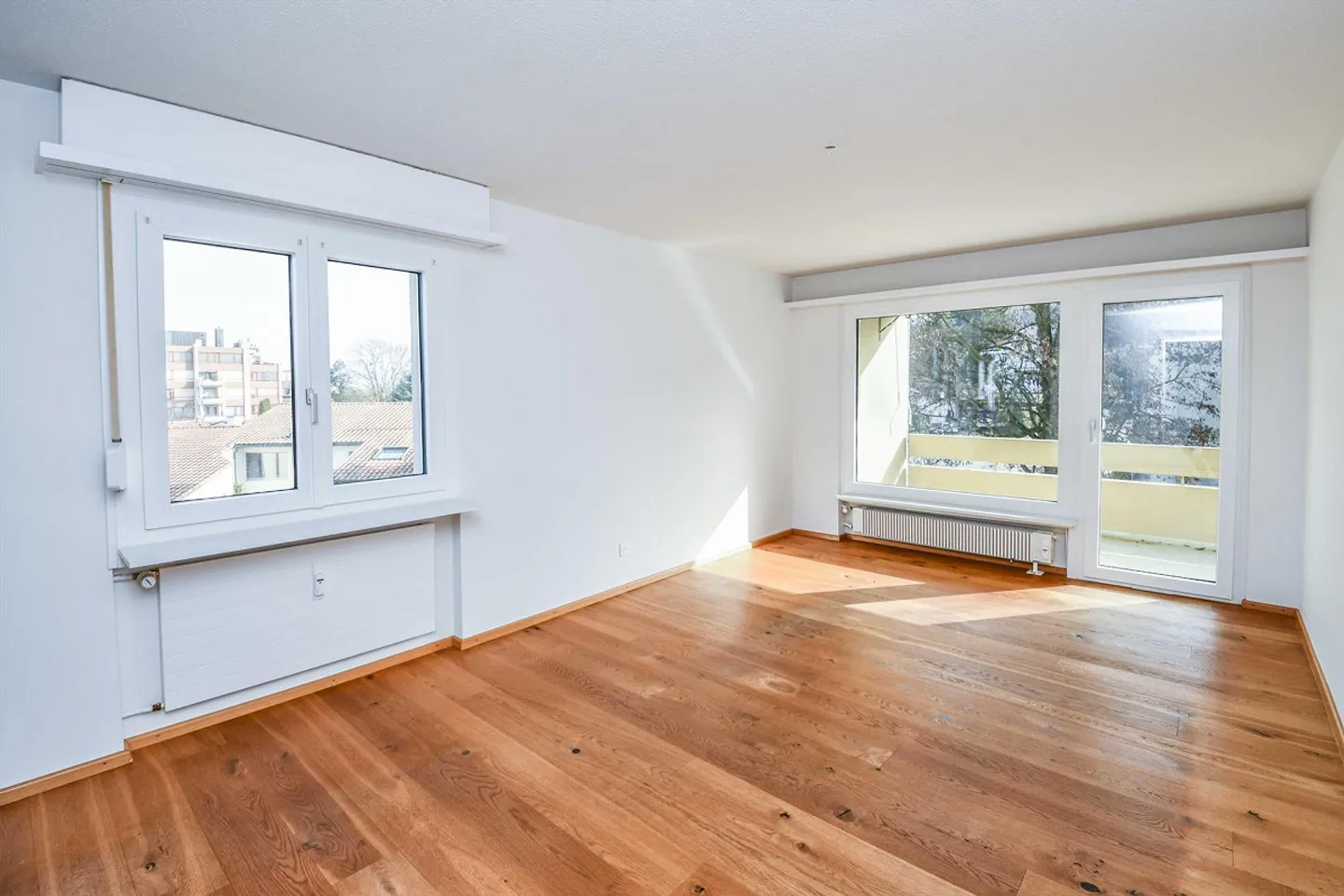 Living in a quiet location with beautiful views - Photo 4 of 8