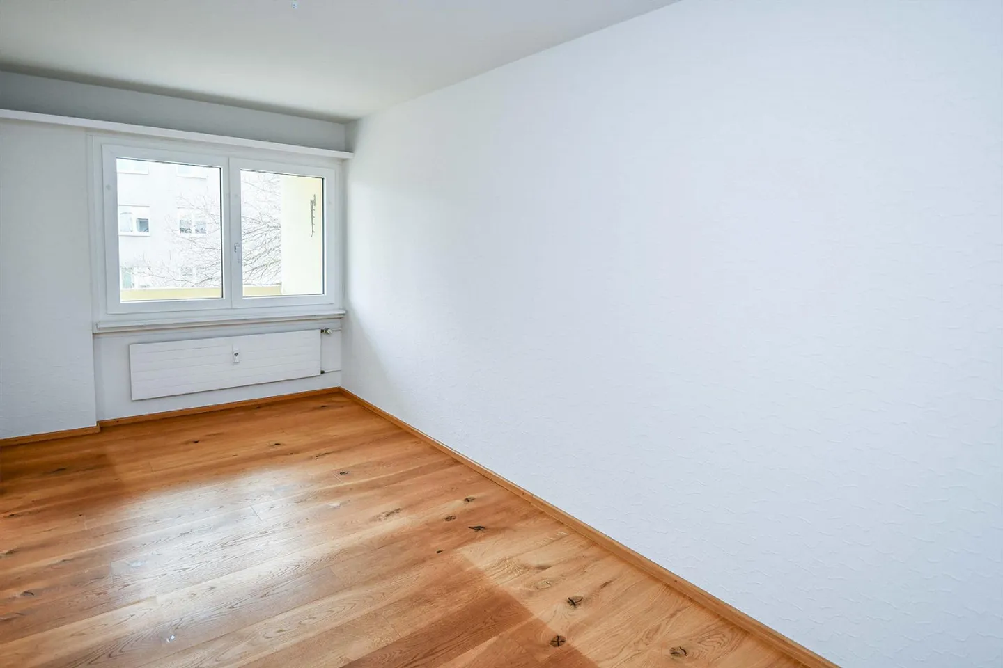 Living in a quiet location with beautiful views - Photo 5 of 8