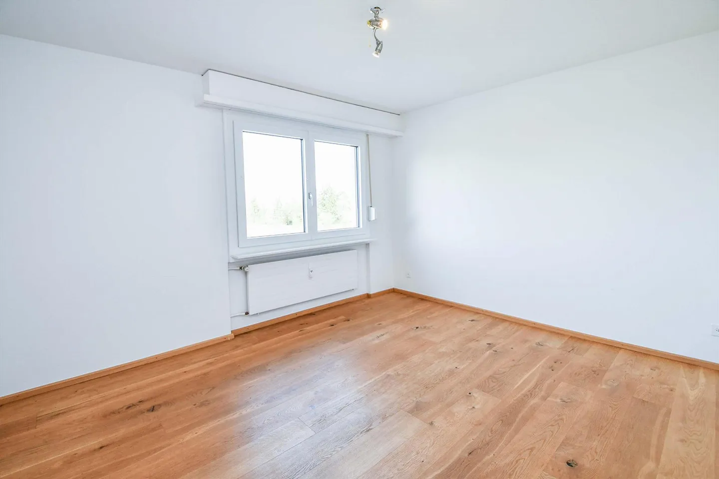 Living in a quiet location with beautiful views - Photo 6 of 8