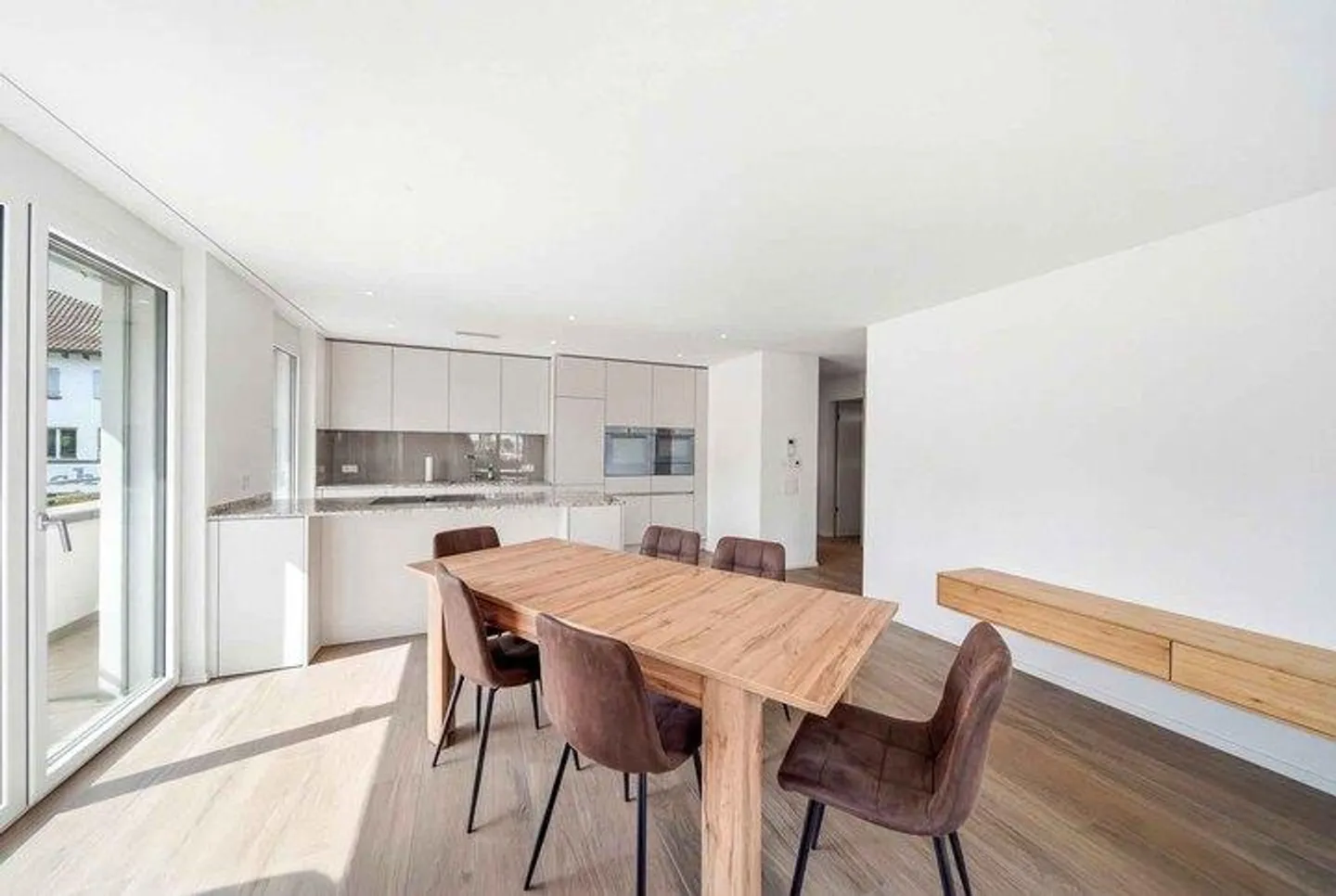 Modernes Apartment mit Balkon - Foto 1 von 9