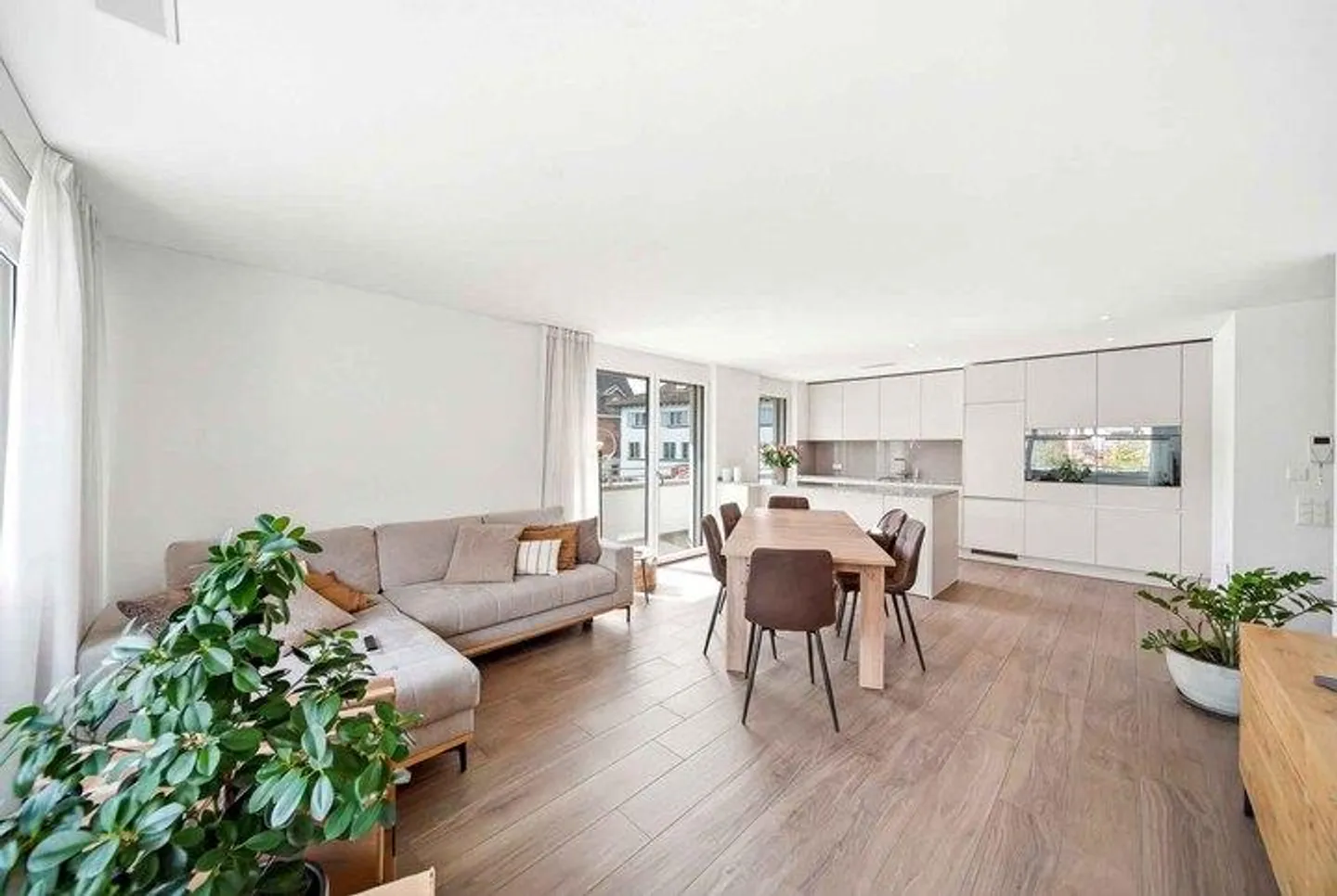Modernes Apartment mit Balkon - Foto 2 von 9
