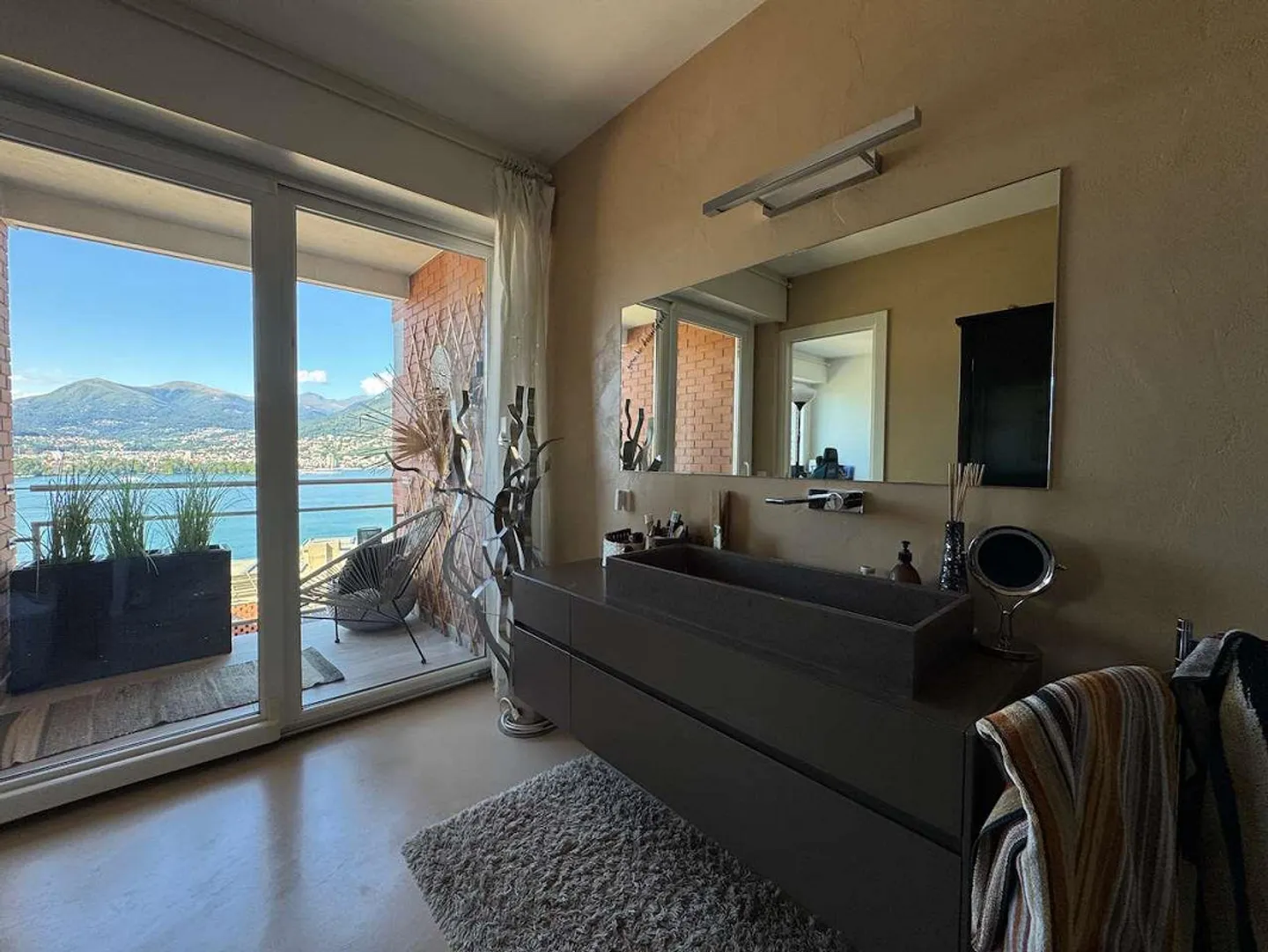 Comfort and unparalleled view in Paradiso - Photo 7 of 13