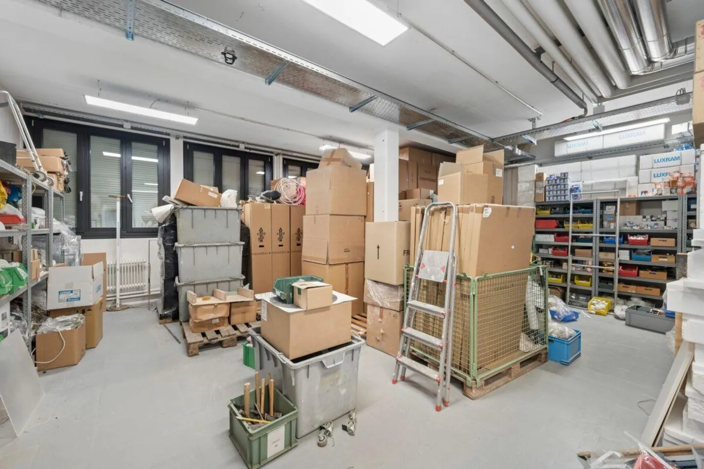 Offices 300 m2, Workshop/Office 72 m2, Storage 43 m2 - Photo 11 of 12