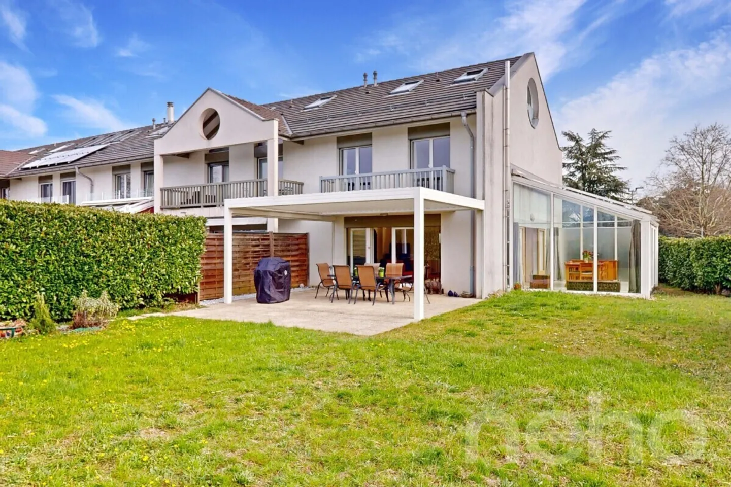 Casa di charme con grande giardino e volumi generosi - Foto 4 di 13