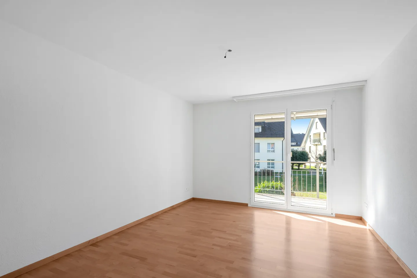 Spacious 3.5-Room Apartment - Photo 5 of 10