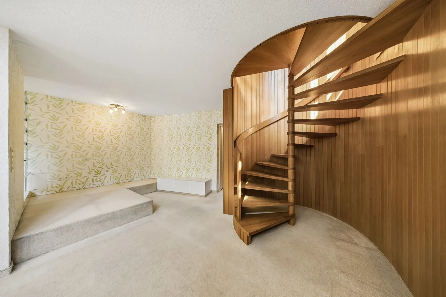 Spacious 3.5-room duplex apartment with renovation potential - Photo 7 of 13