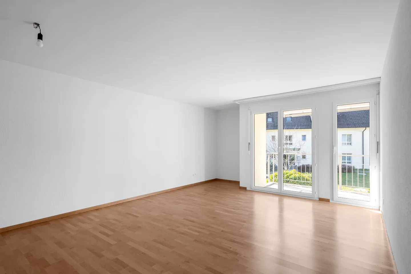 Spacious 3.5-Room Apartment - Photo 3 of 10
