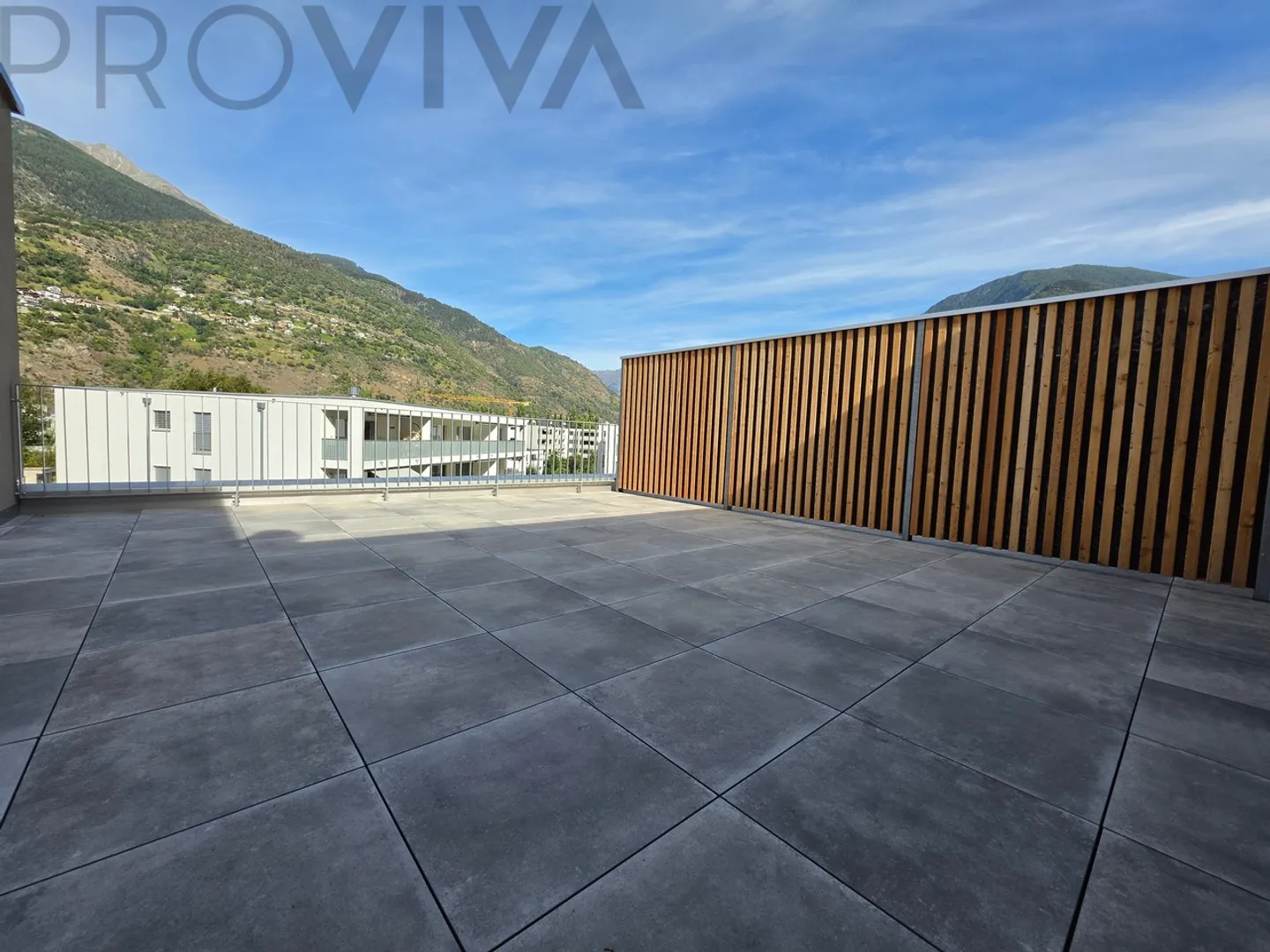 Superbe appartement attique avec terrasse - Photo 6 sur 7