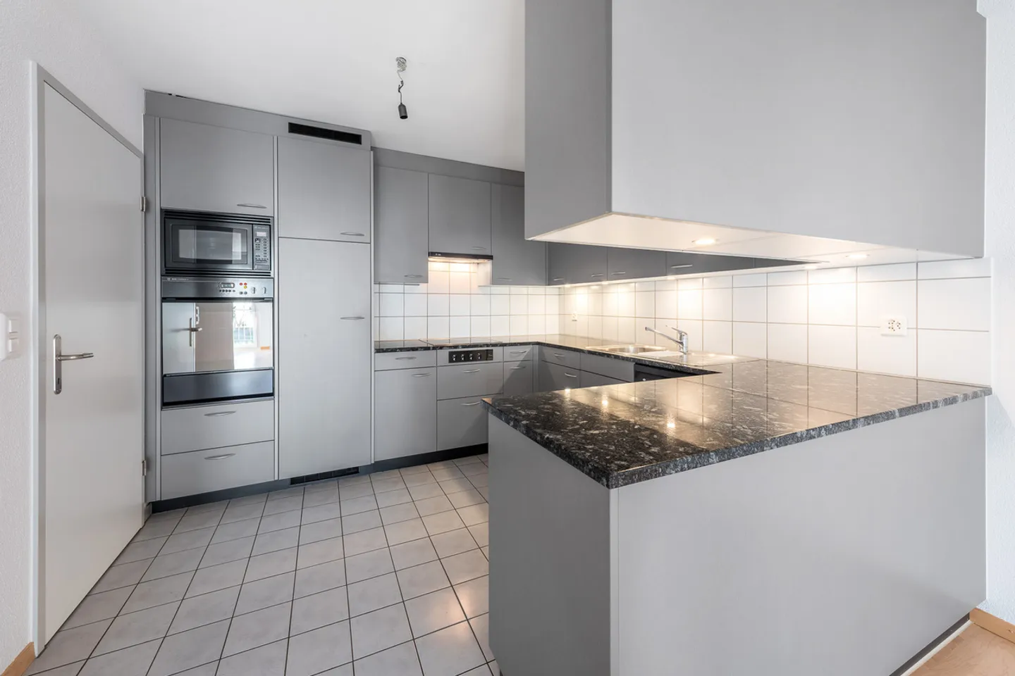 Spacious 3.5-Room Apartment - Photo 6 of 10