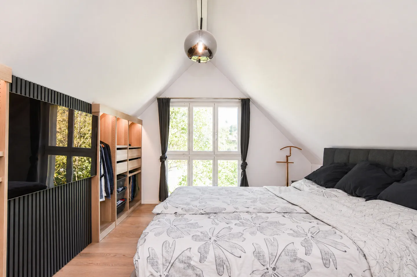 An Apartment to Fall in Love - Photo 2 of 10