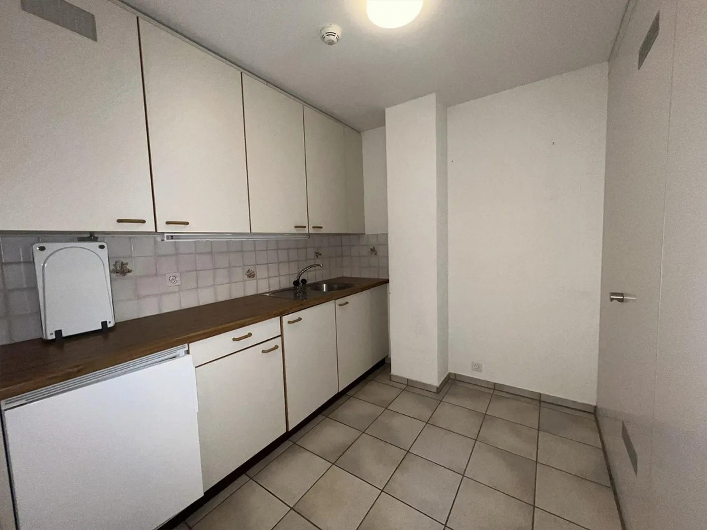 Espace de service/commercial polyvalent - Photo 5 sur 8
