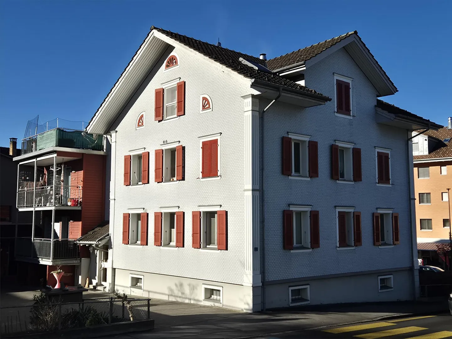 Maison 3 familles bien entretenue avec stockage séparé au centre du village de Kerns - Photo 1 sur 6