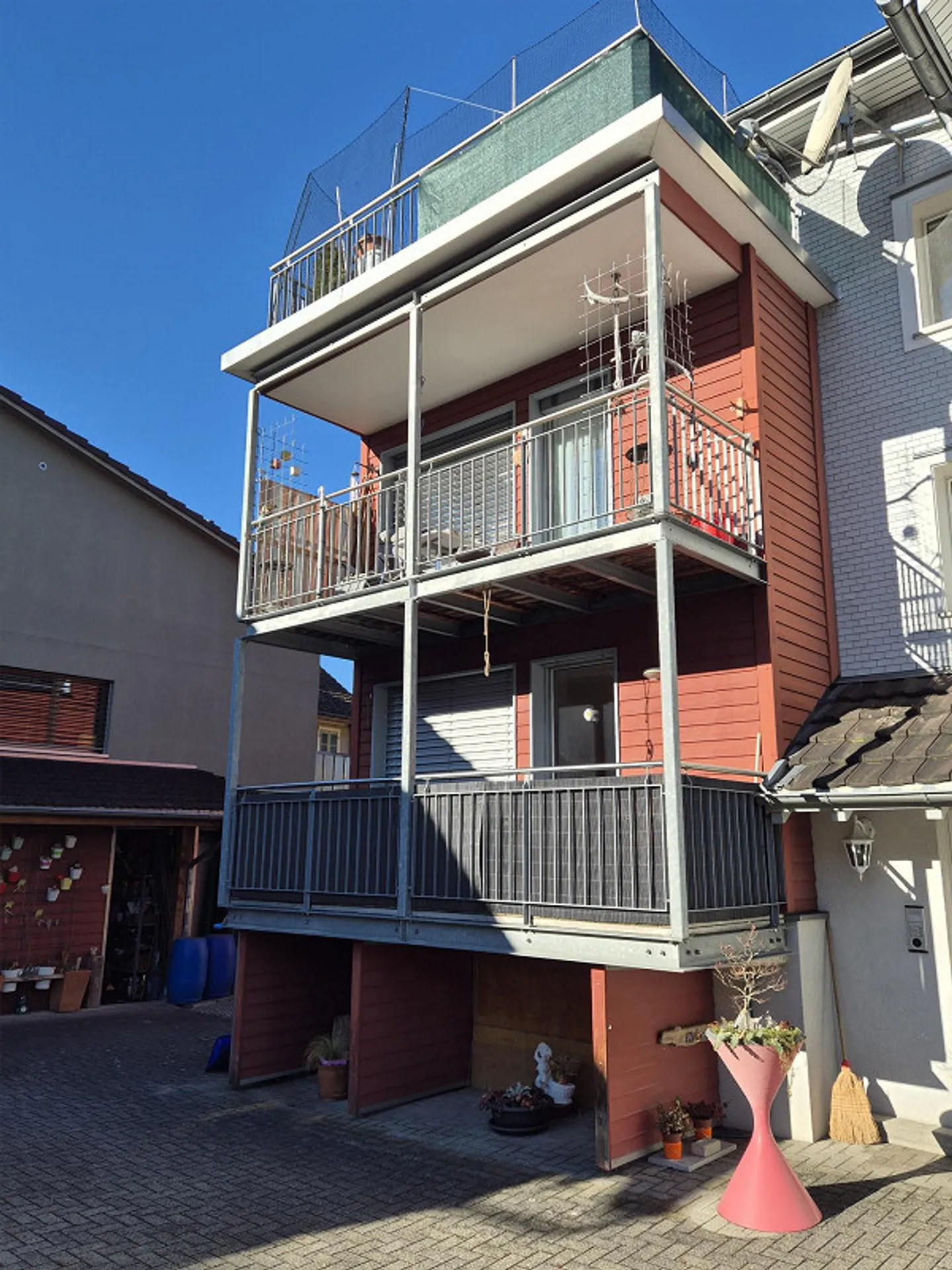 Maison 3 familles bien entretenue avec stockage séparé au centre du village de Kerns - Photo 2 sur 6