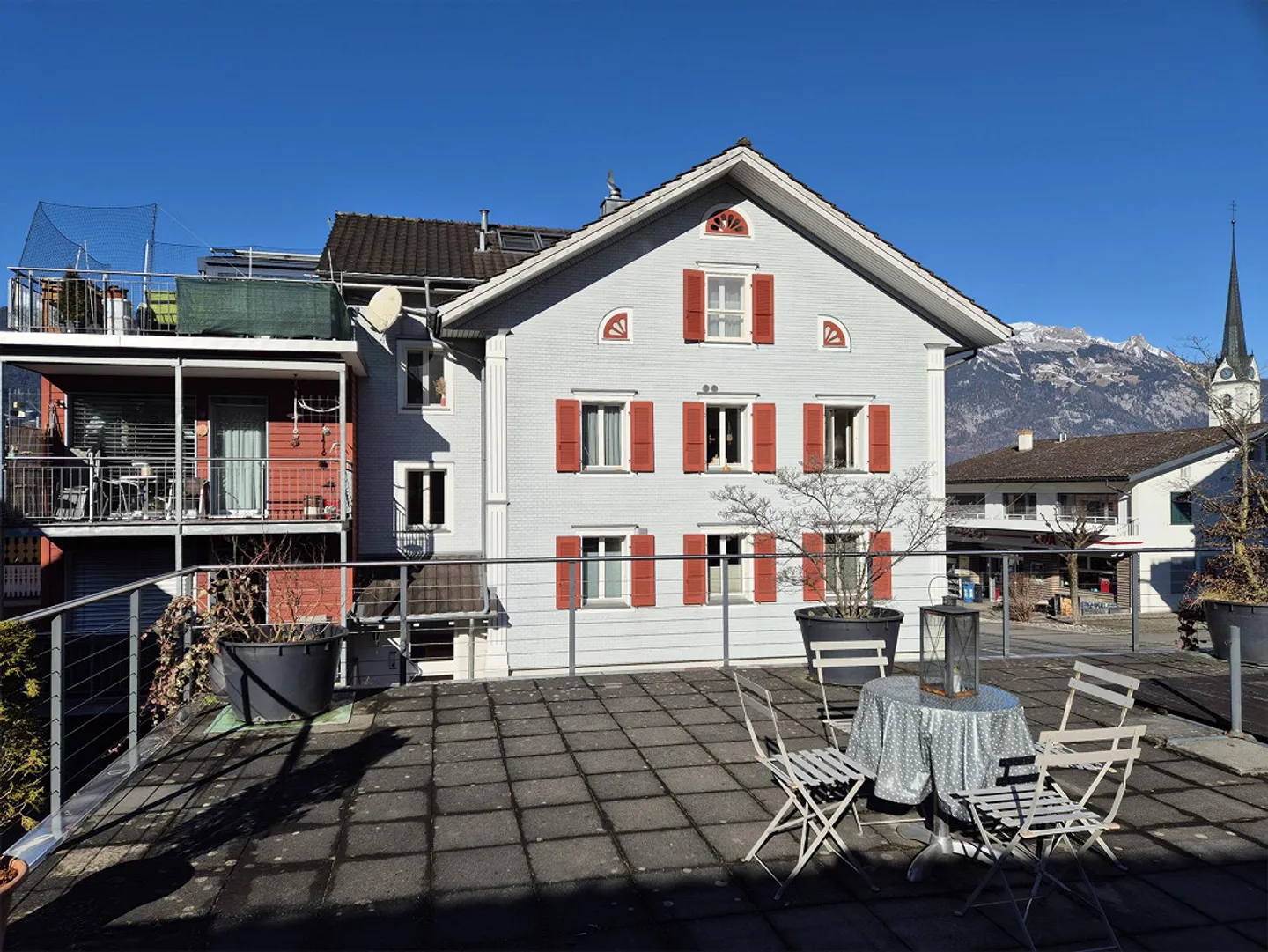 Maison 3 familles bien entretenue avec stockage séparé au centre du village de Kerns - Photo 3 sur 6