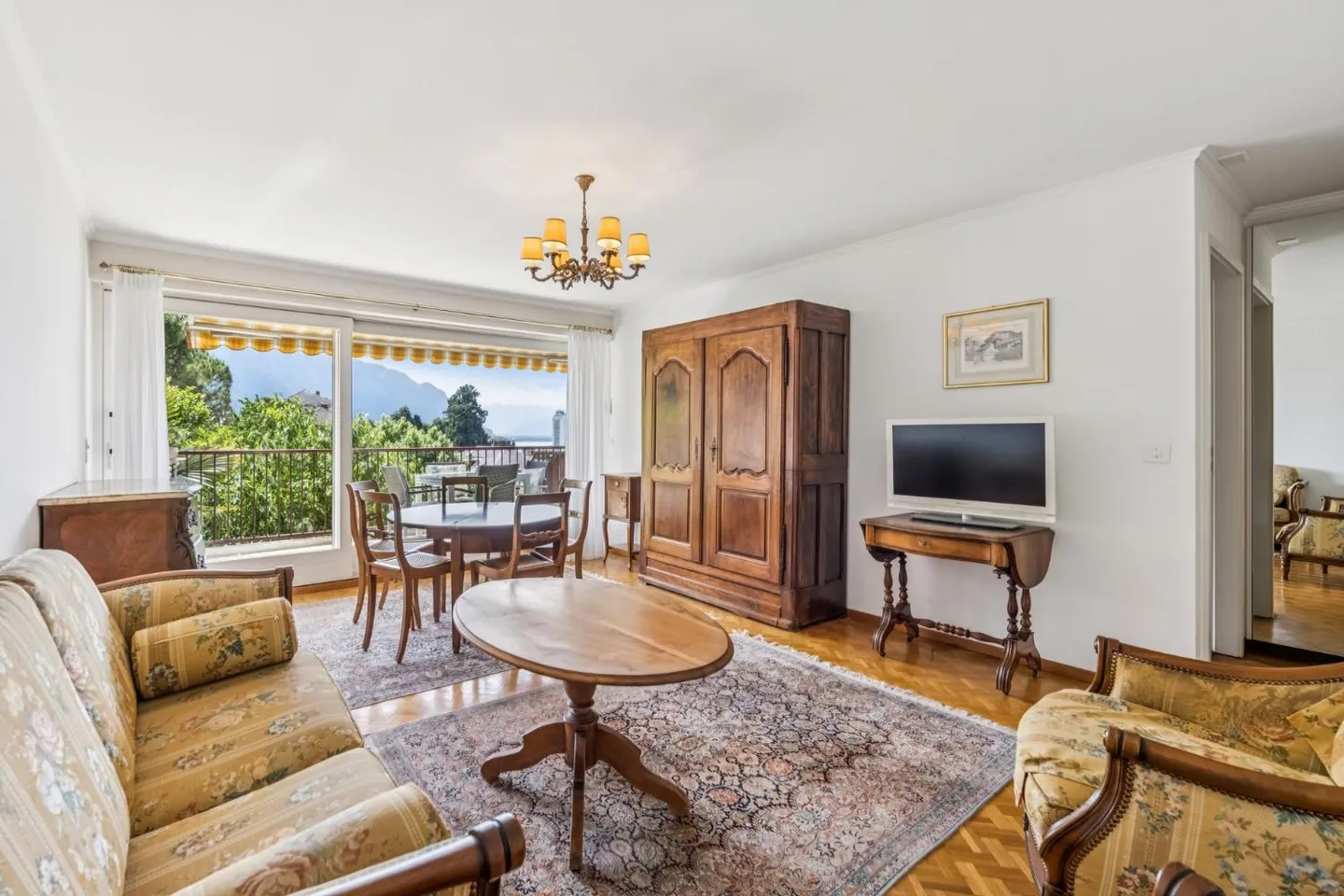 Posizione ideale per questo affascinante appartamento di 3,5 stanze con vista sul lago - Foto 4 di 12