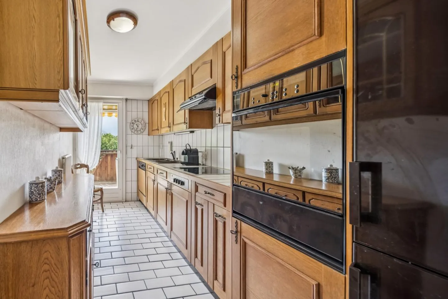 Posizione ideale per questo affascinante appartamento di 3,5 stanze con vista sul lago - Foto 6 di 12