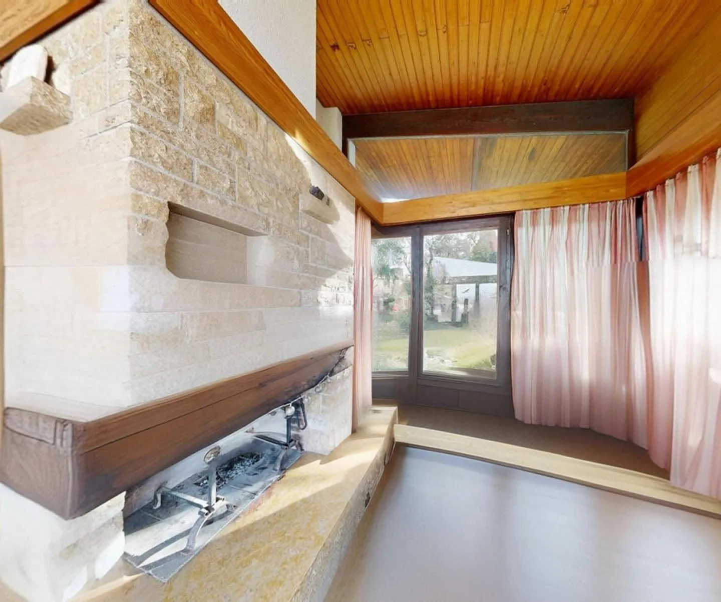 With panoramic view and garden paradise - Photo 4 of 17