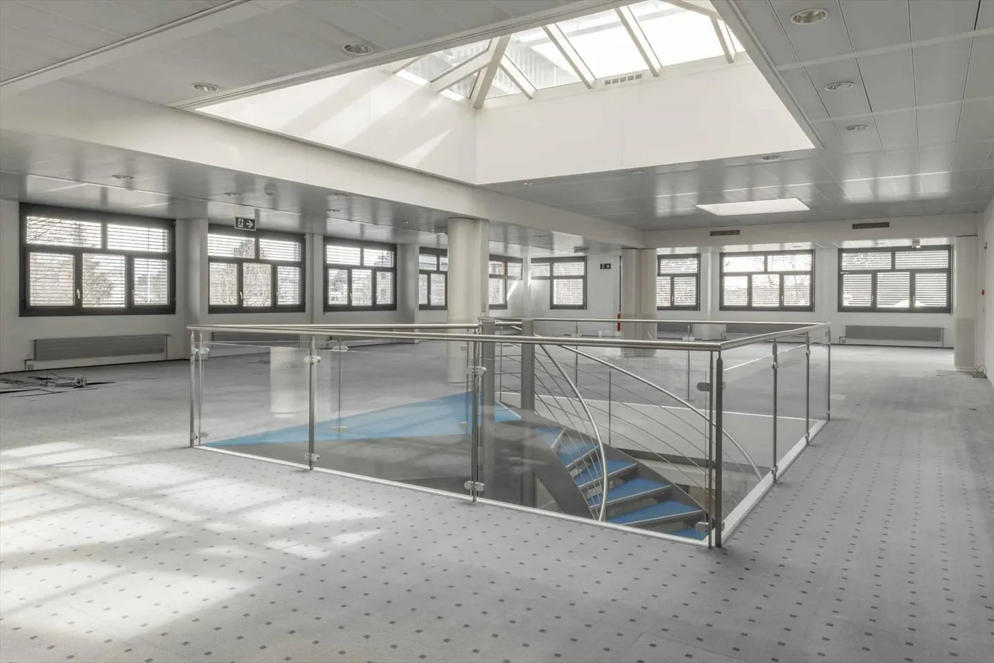 Multipurpose building with 3 levels in Meyrin - Photo 8 of 13