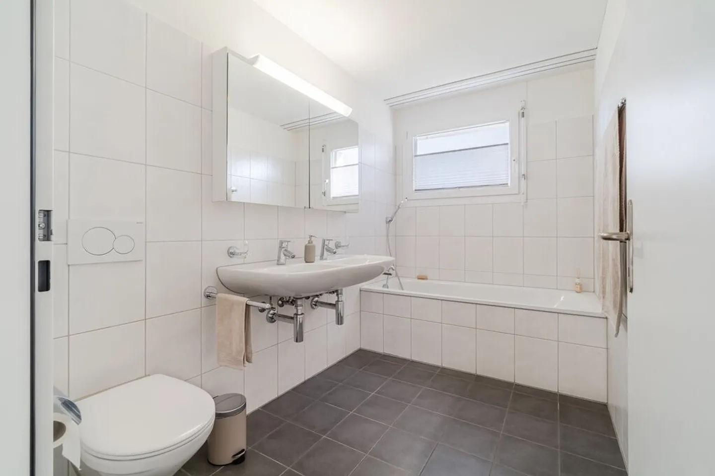 Bright, family-friendly apartment in the green! - Photo 7 of 8