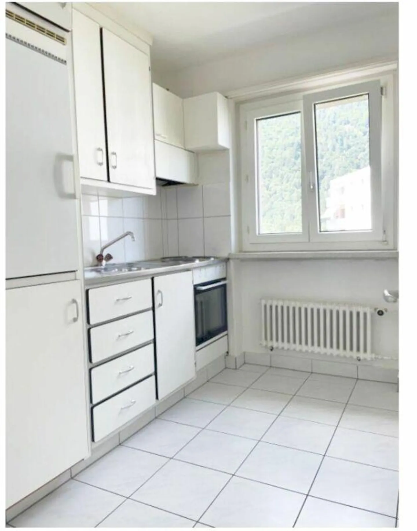 Bright Apartment with Balcony - Photo 4 of 8