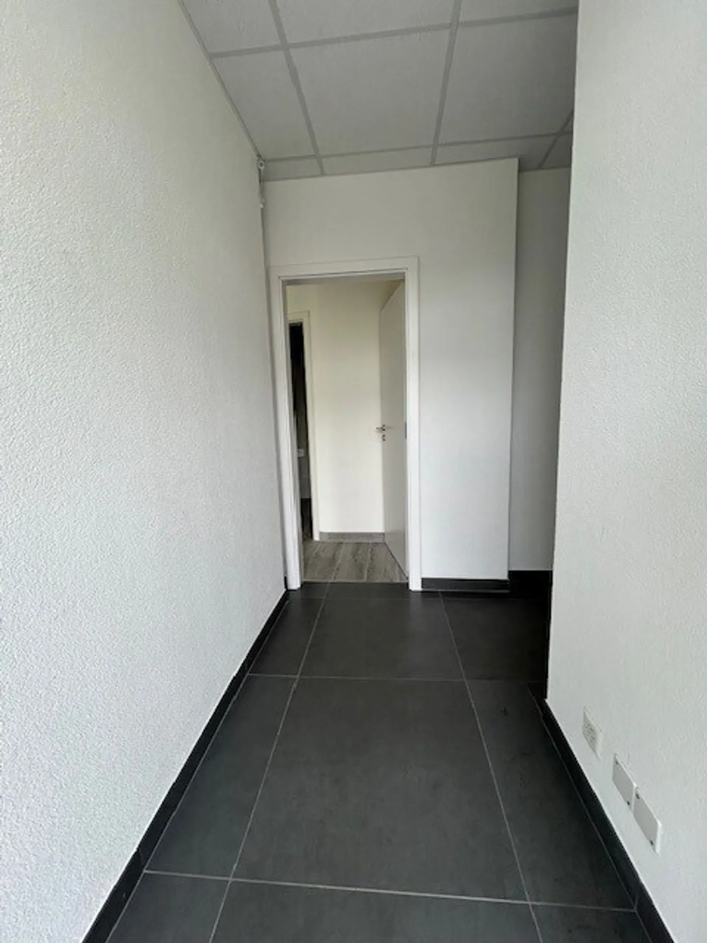 A LOUER 
SURFACE COMMERCIALE 
DENGES - Photo 4 sur 12