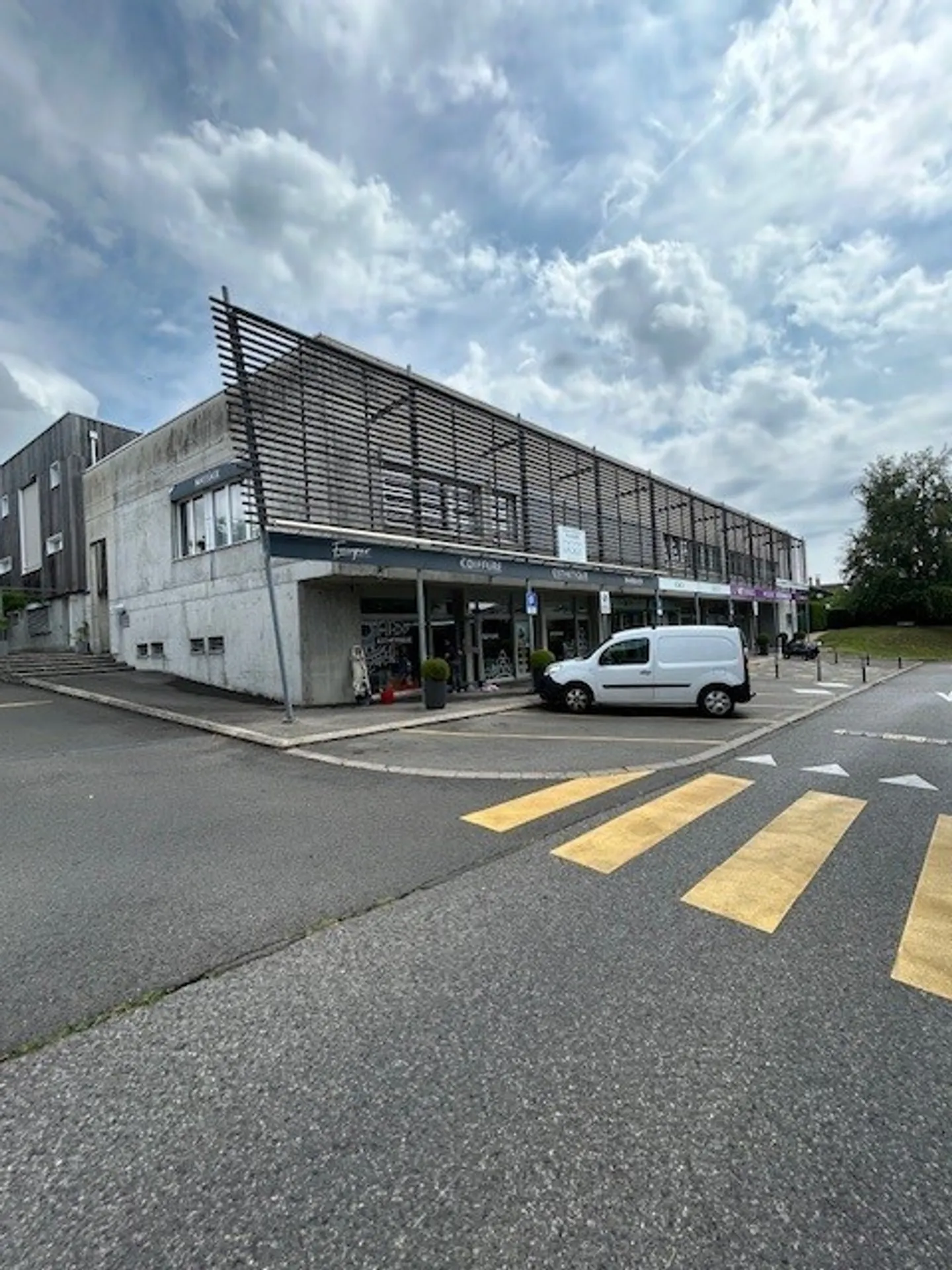 A LOUER 
SURFACE COMMERCIALE 
DENGES - Photo 1 sur 12