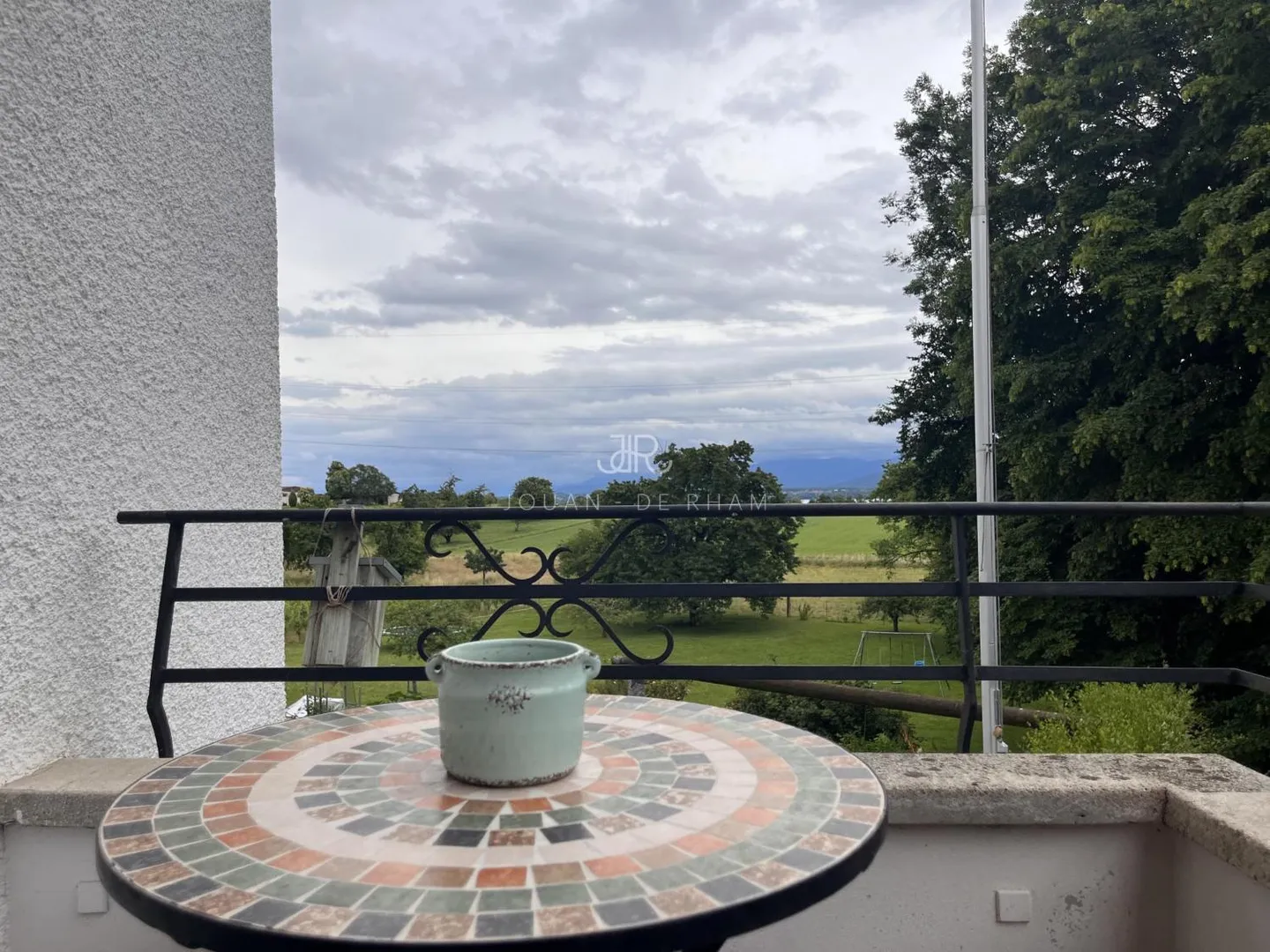 Large apartment with lake view and 4 rooms for rent in Chataigneriaz - Photo 9 of 12