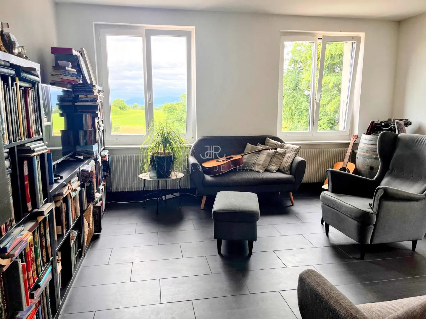 Large apartment with lake view and 4 rooms for rent in Chataigneriaz - Photo 4 of 12