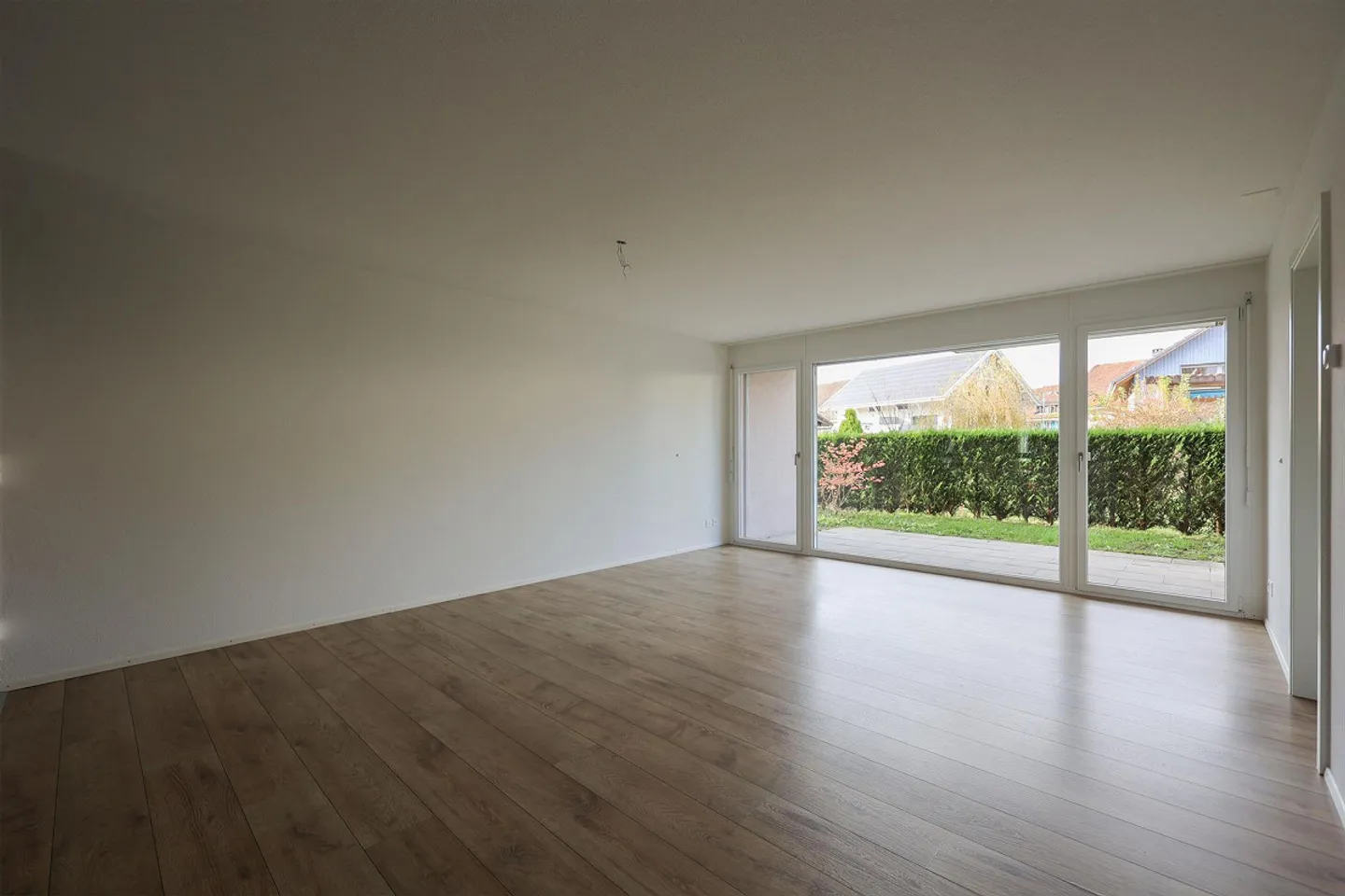 Appartement de 3,5 pièces au rez-de-chaussée attrayant avec un standard de développement moderne... - Photo 2 sur 8