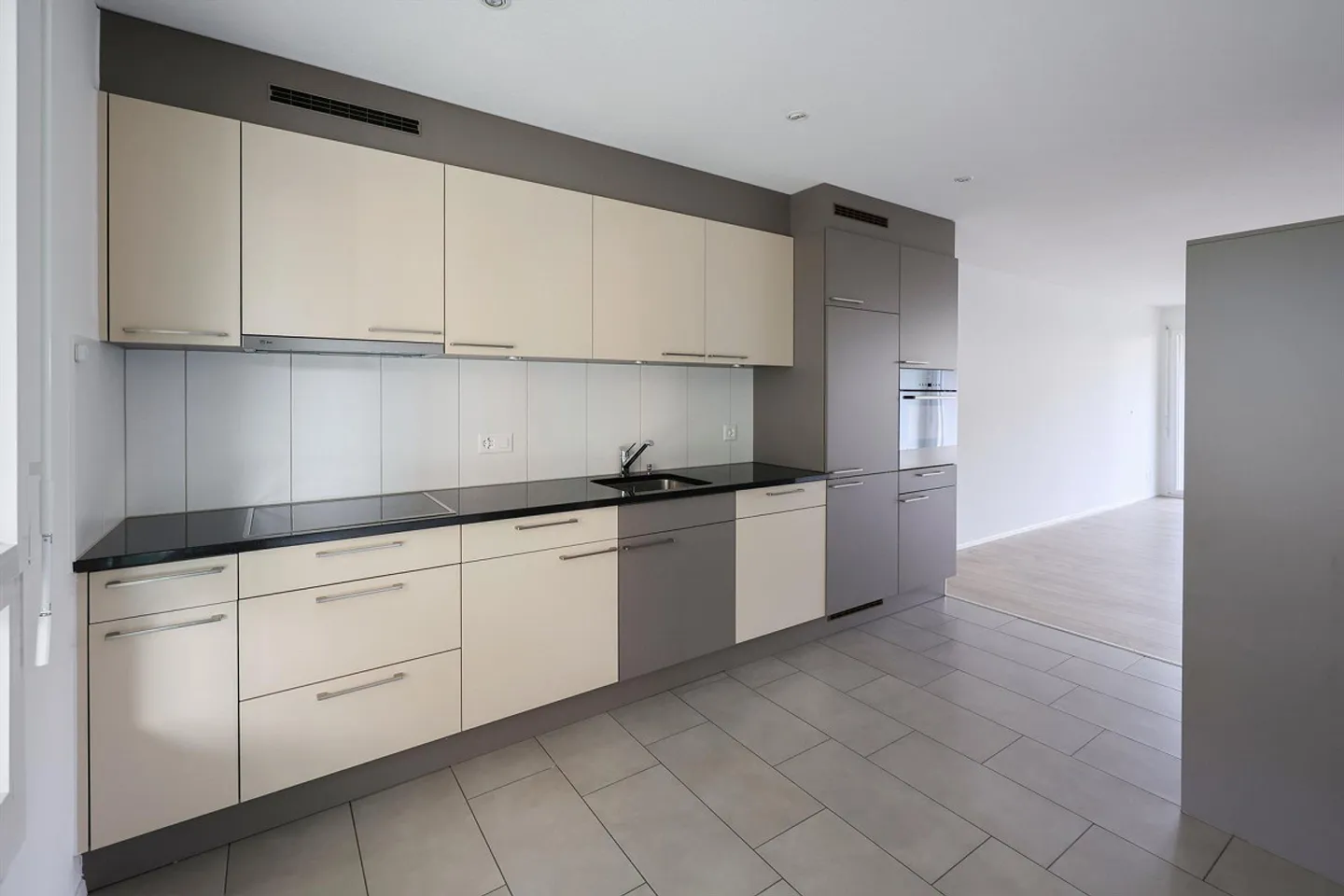 Appartement de 3,5 pièces au rez-de-chaussée attrayant avec un standard de développement moderne... - Photo 3 sur 8