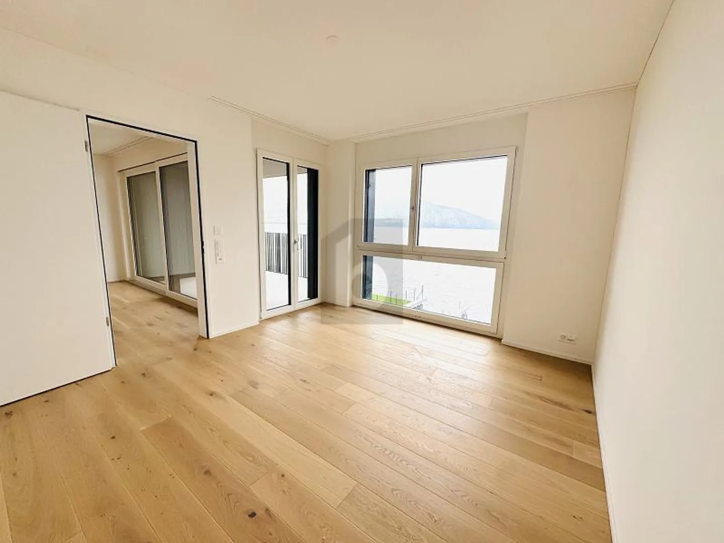CONSTRUCTION NOUVELLE LUXUEUSE DIRECTEMENT AU LAC - Photo 3 sur 6
