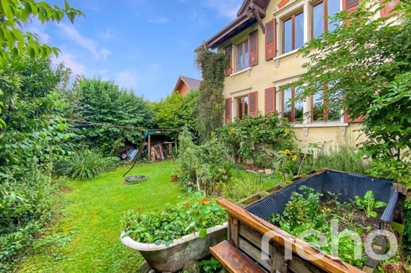 Maison intergénérationnelle spacieuse de 10 pièces à Safern ! - Photo 1 sur 13