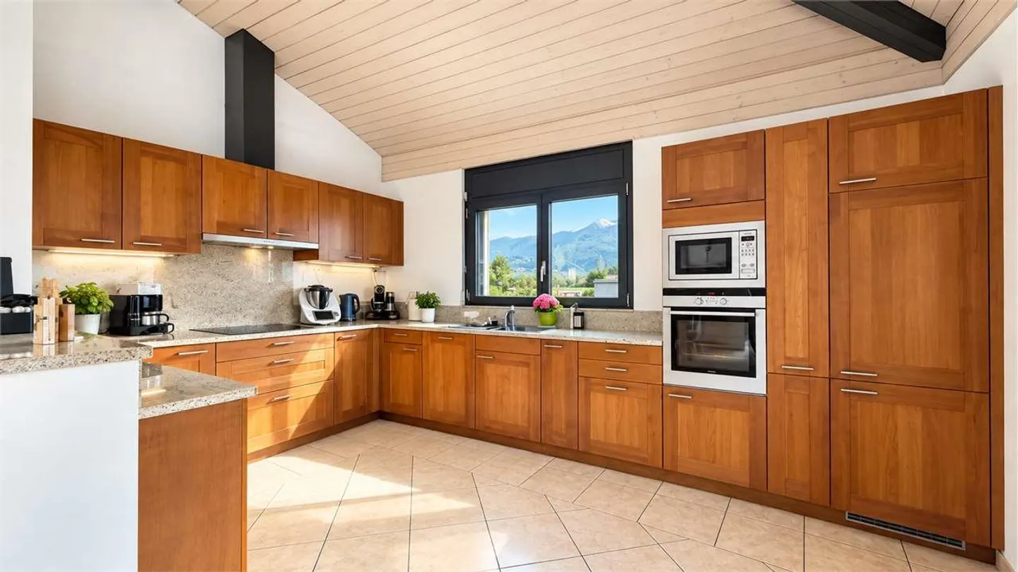 Casa plurifamiliare con comfort - Foto 3 di 13