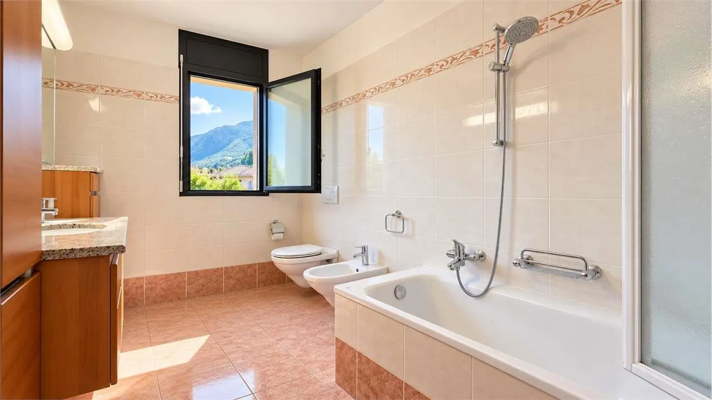 Casa plurifamiliare con comfort - Foto 6 di 13