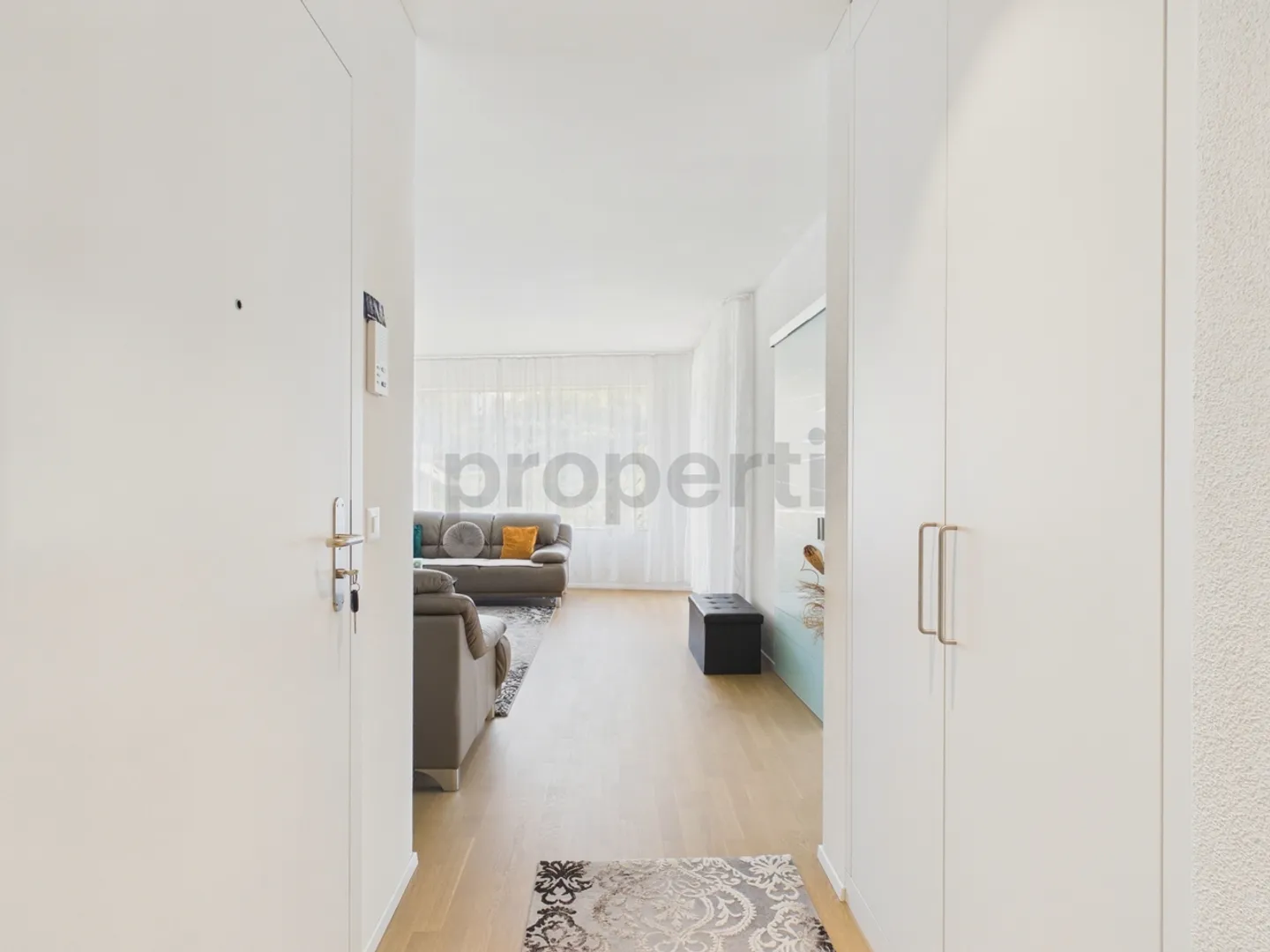 Standard de propriété avec fenêtres panoramiques : Spacieux 74 m², place de parking souterrain incluse et balcon ensoleillé - Photo 8 sur 11