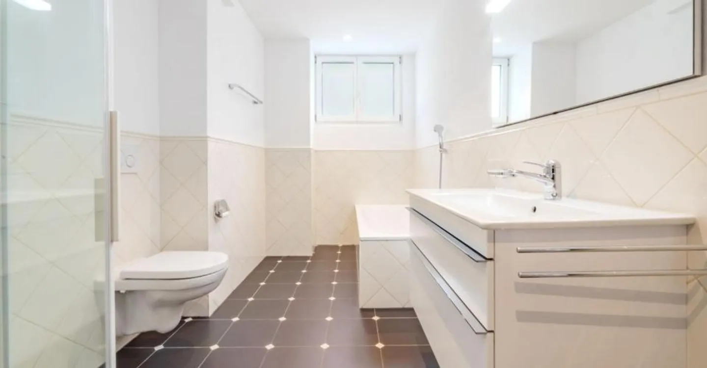 Charming, renovated 4.5-room old apartment with beautiful garden - Photo 7 of 12