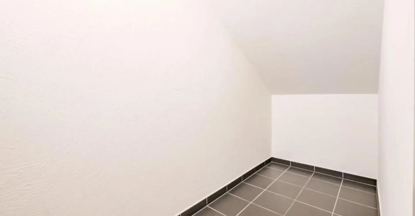 Charming, renovated 4.5-room old apartment with beautiful garden - Photo 9 of 12