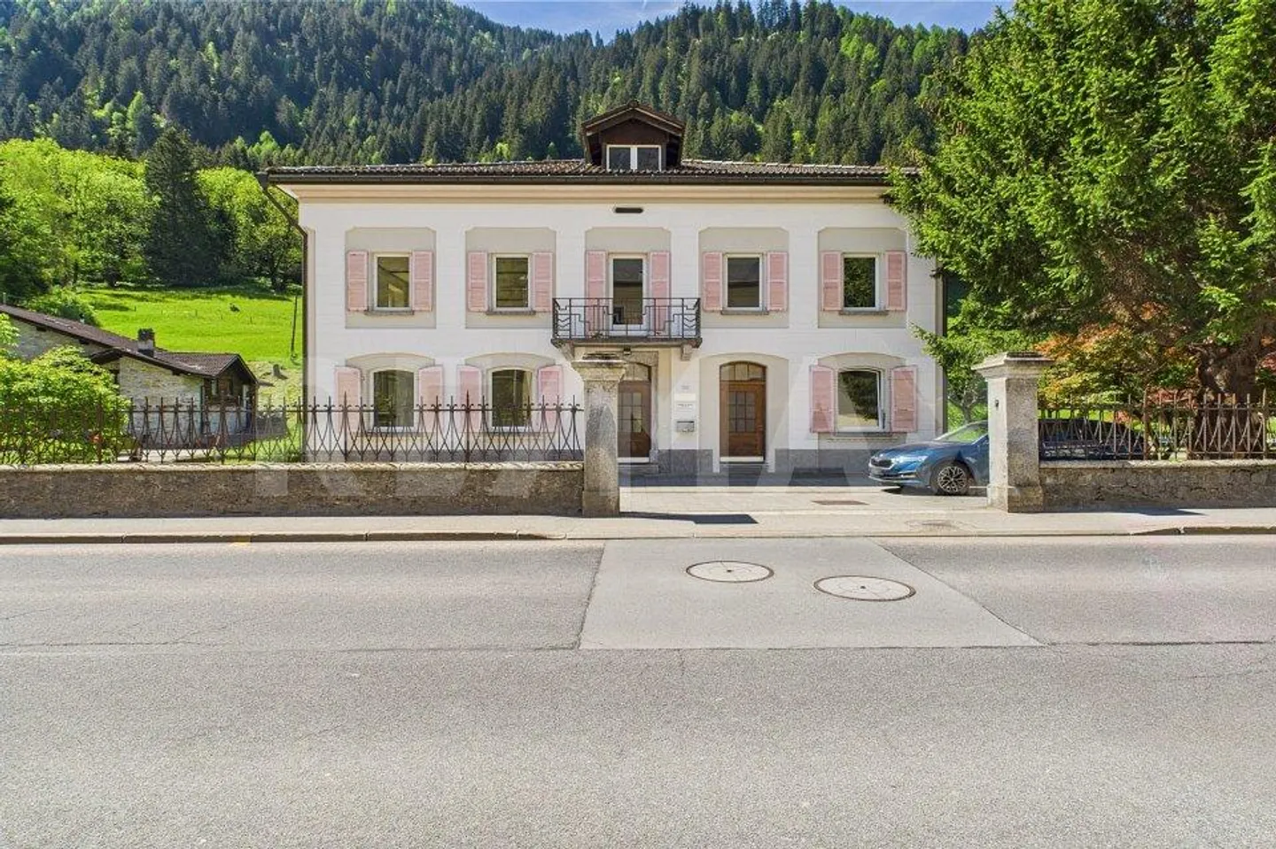 Multi-family house / income property in an elegant historic villa - Photo 1 of 13
