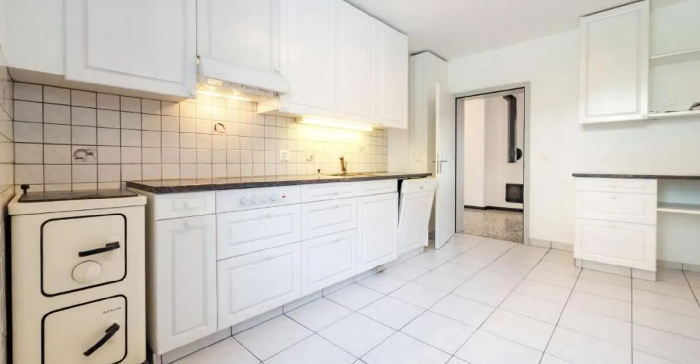 Charming, renovated 4.5-room old apartment with beautiful garden - Photo 3 of 12