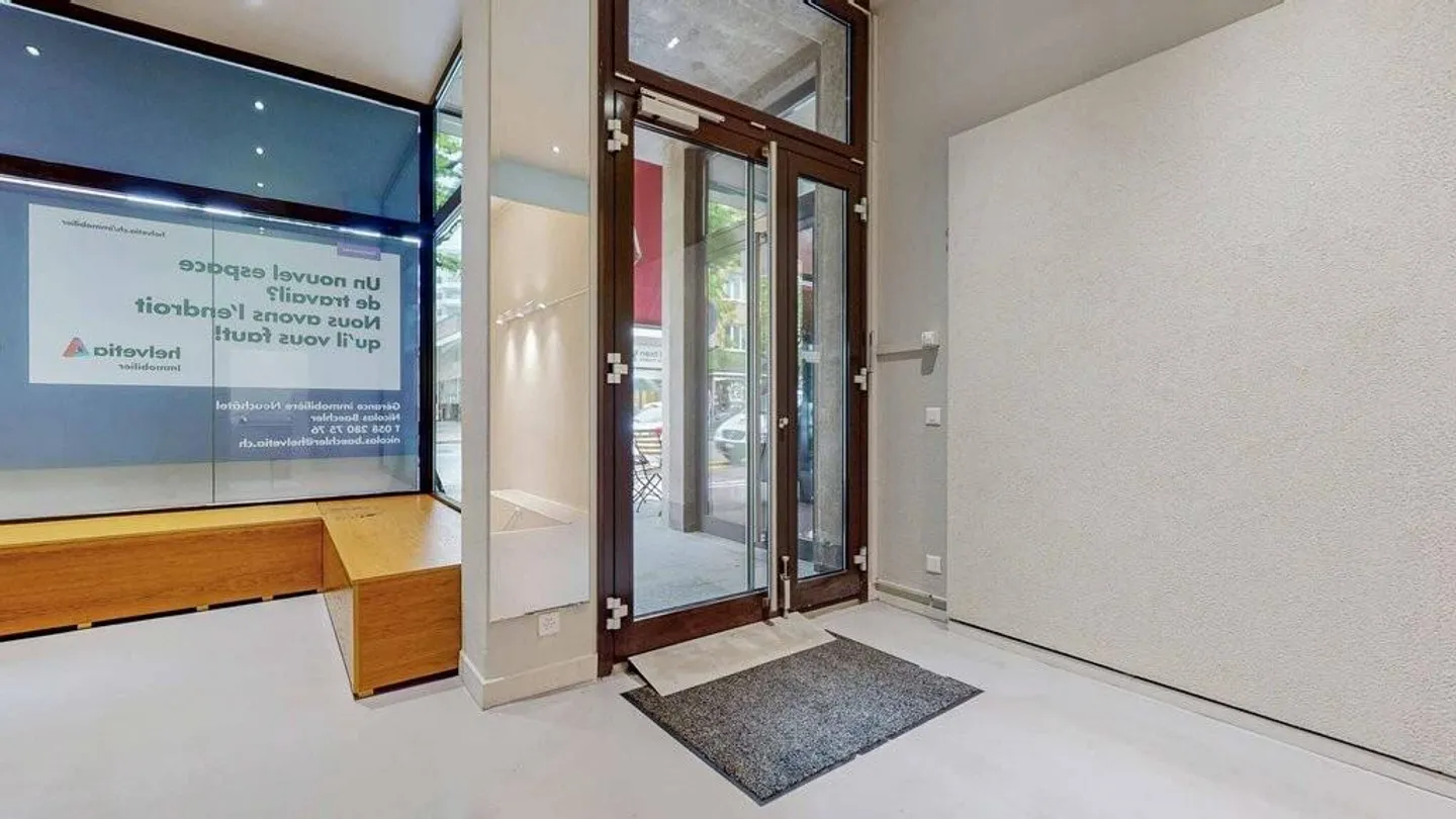 «Surface commerciale avec vitrine d'environ 85 m2» - Photo 3 sur 11